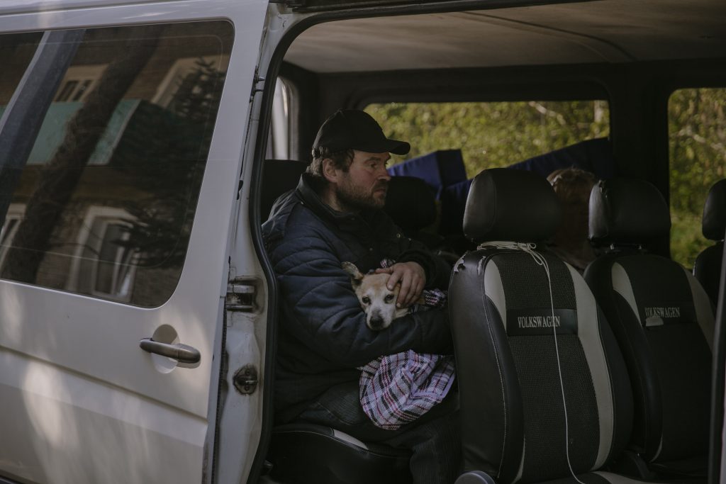 2025_evacuation_man_with_dog